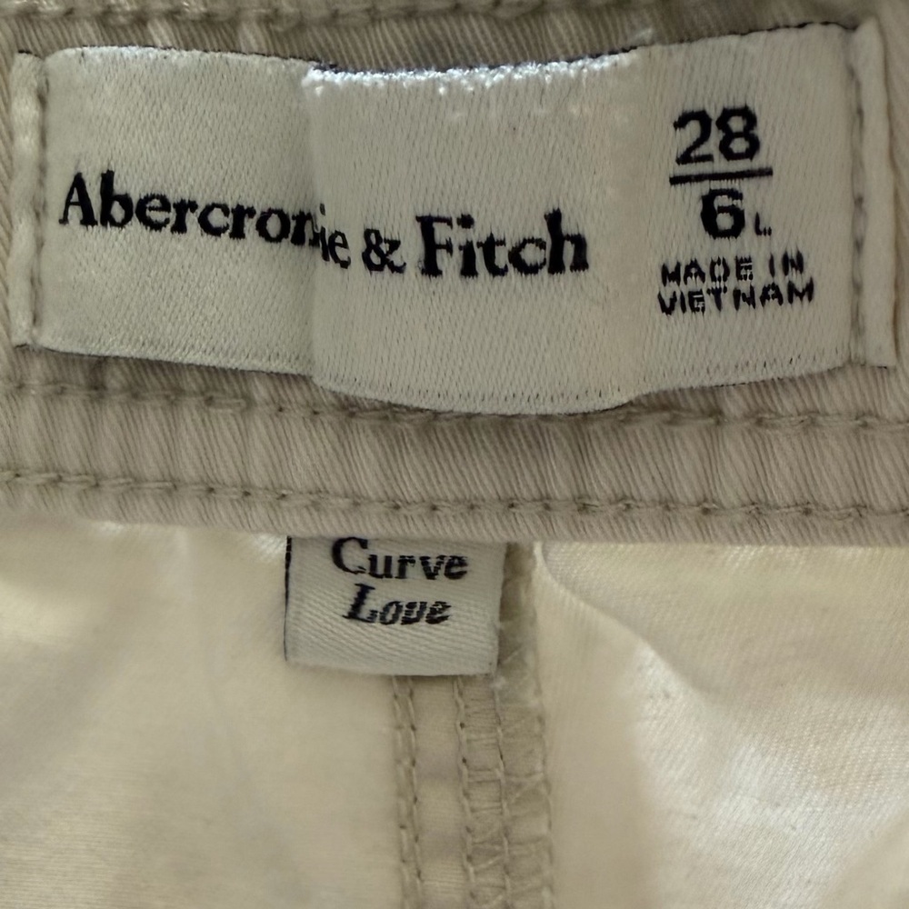 Abercrombie & Fitch Women’s Curve Love Relaxed Cargo Cream Pants, Size 28 Long - Picture 2 of 8